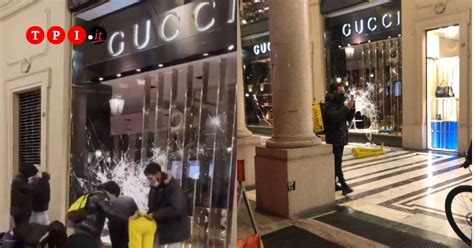 manifestazione torino gucci|Proteste, il saccheggio al negozio di Gucci a Torino .